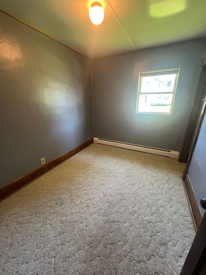 Marshfield House: 208 E 14th St