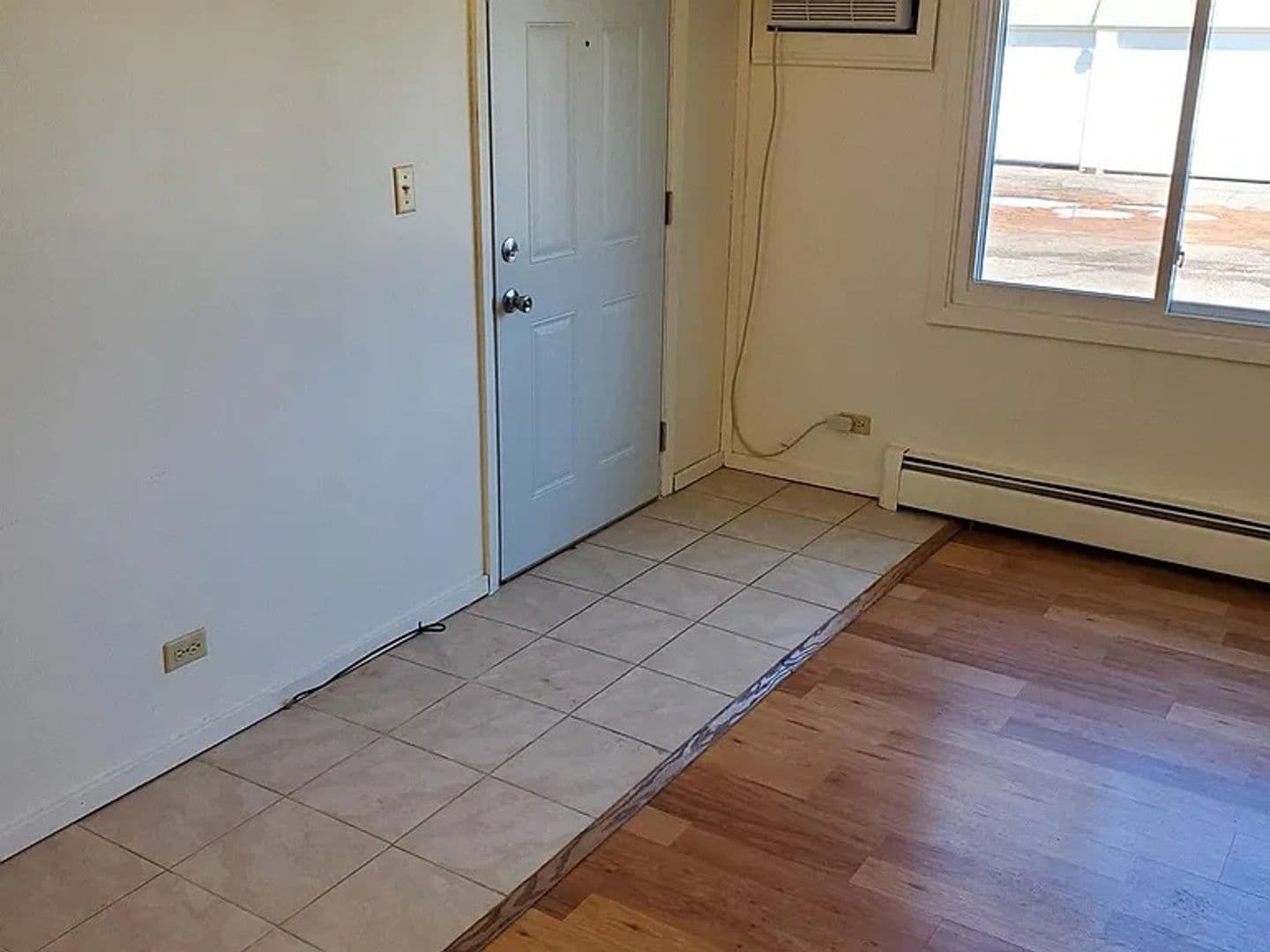 Schofield Apartment: 3614 Sternberg Avenue