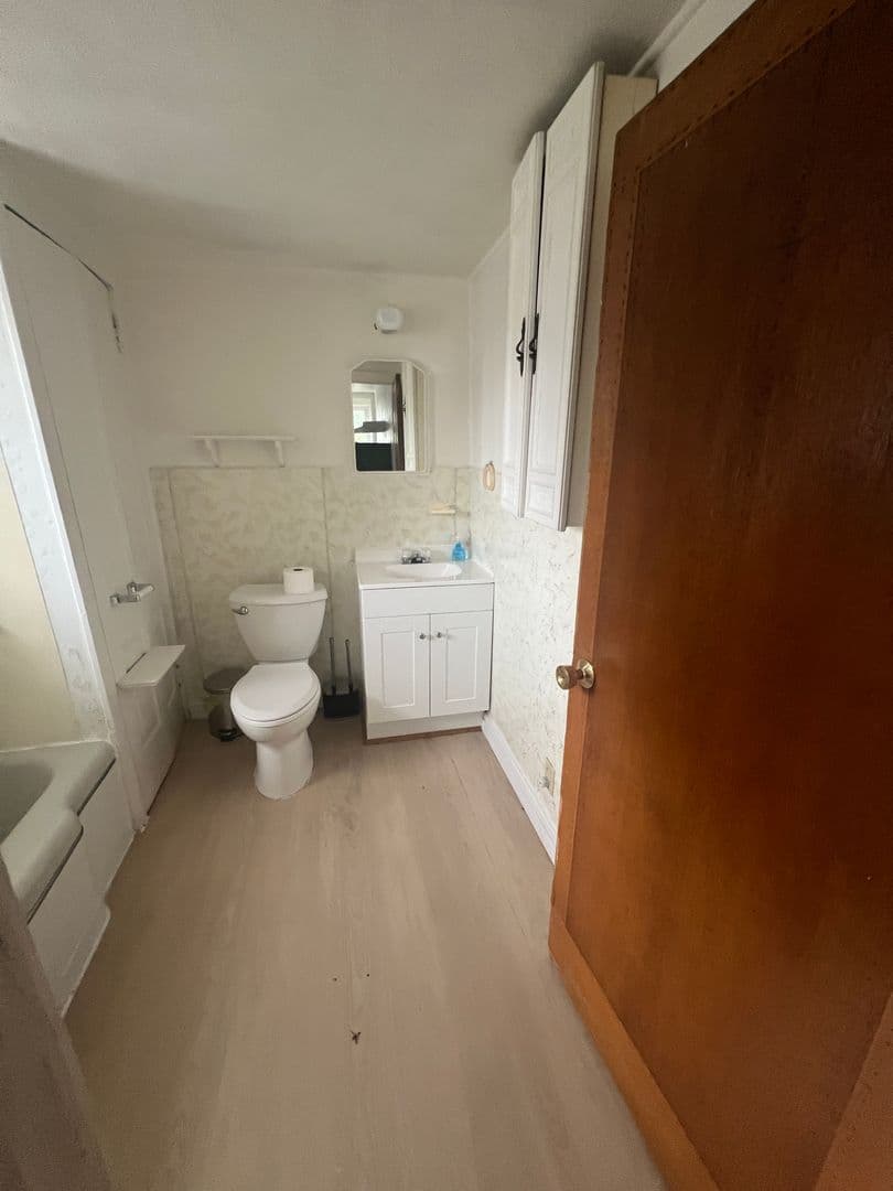 Marion Apartment: 710 North Main Street