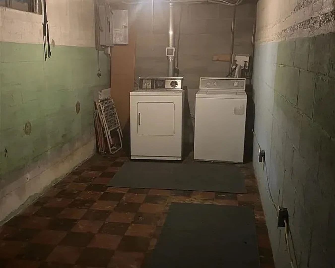 Merrill Apartment: 1200 E 2nd Street