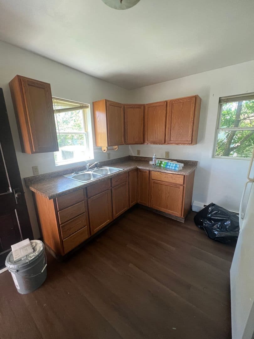 Marshfield House: 208 E 14th St