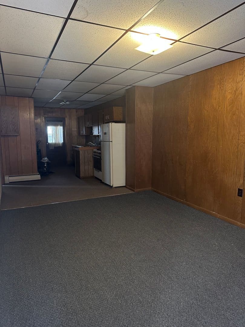 Spencer Apartment: 206 S Pacific St