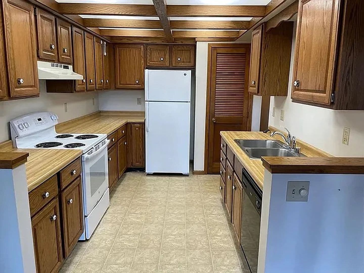 Wausau Apartment: 642-648 S 44th Avenue