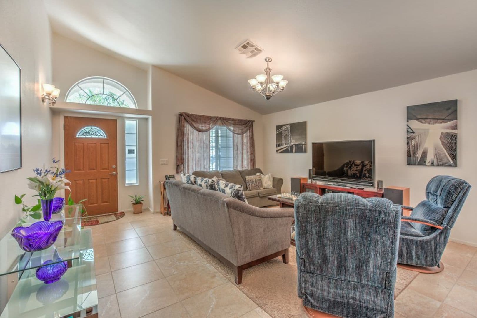 Henderson House: 2733 Bensonhurst Lane