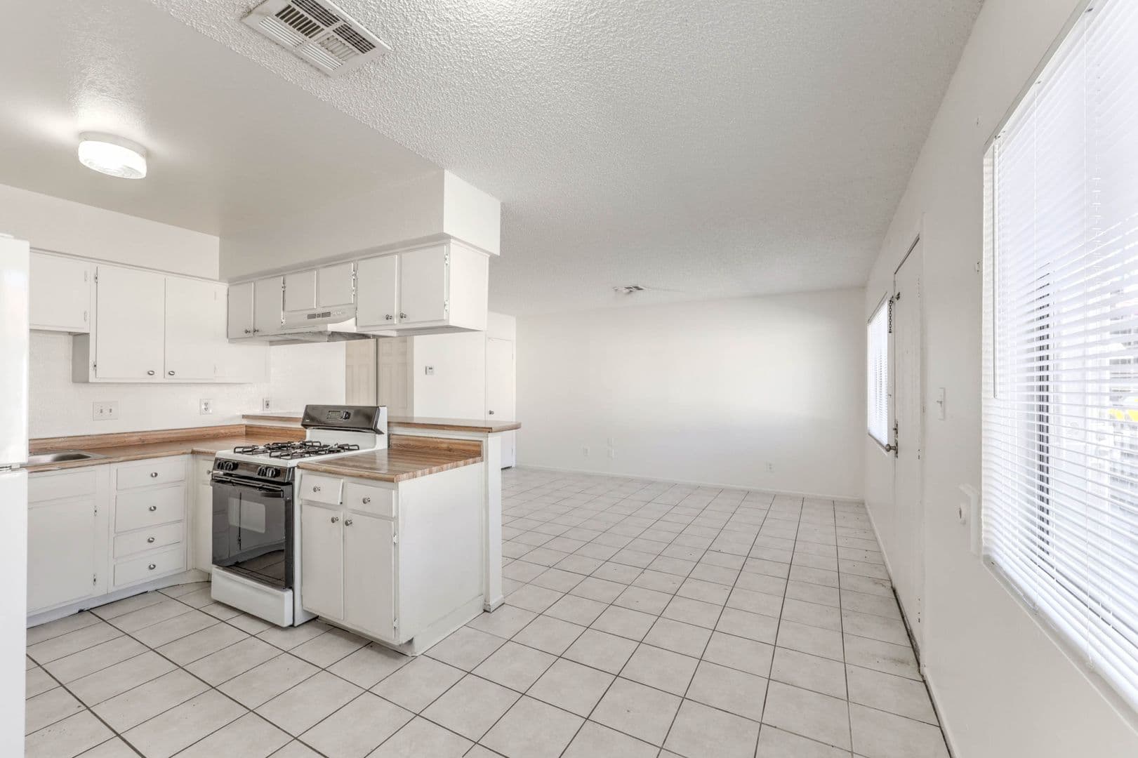 Las Vegas Apartment: 3109 N. Walnut Rd.