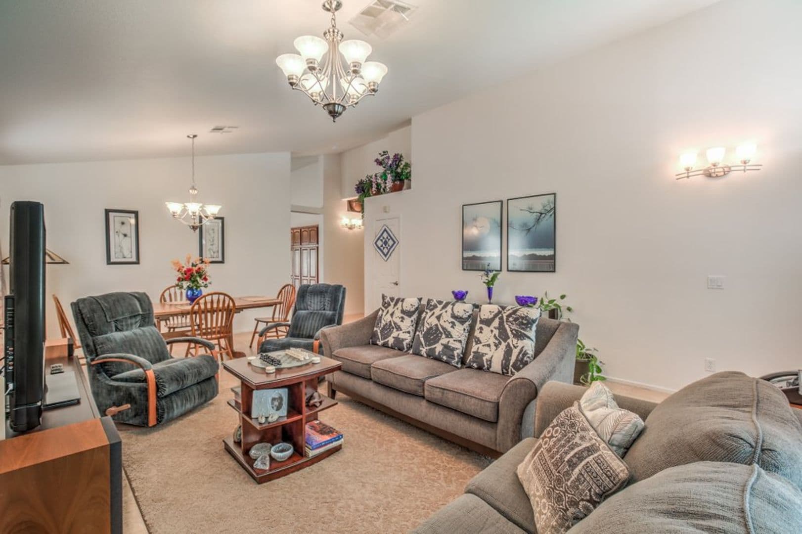 Henderson House: 2733 Bensonhurst Lane