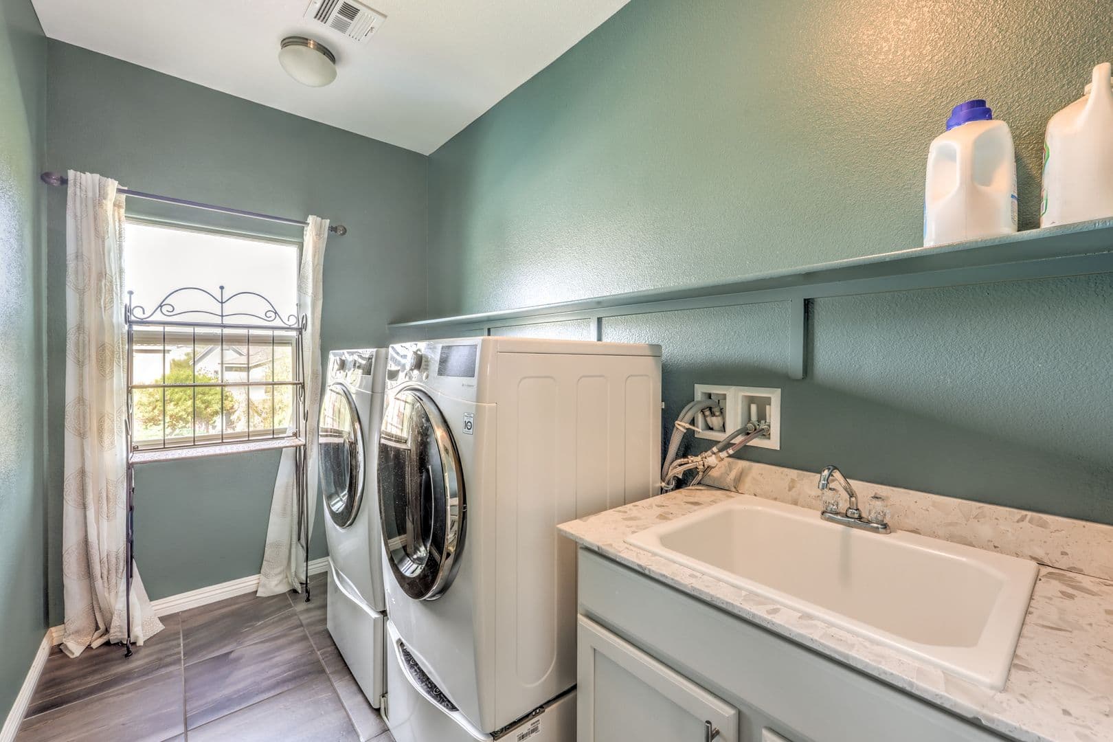 Henderson House: 824 Plockton