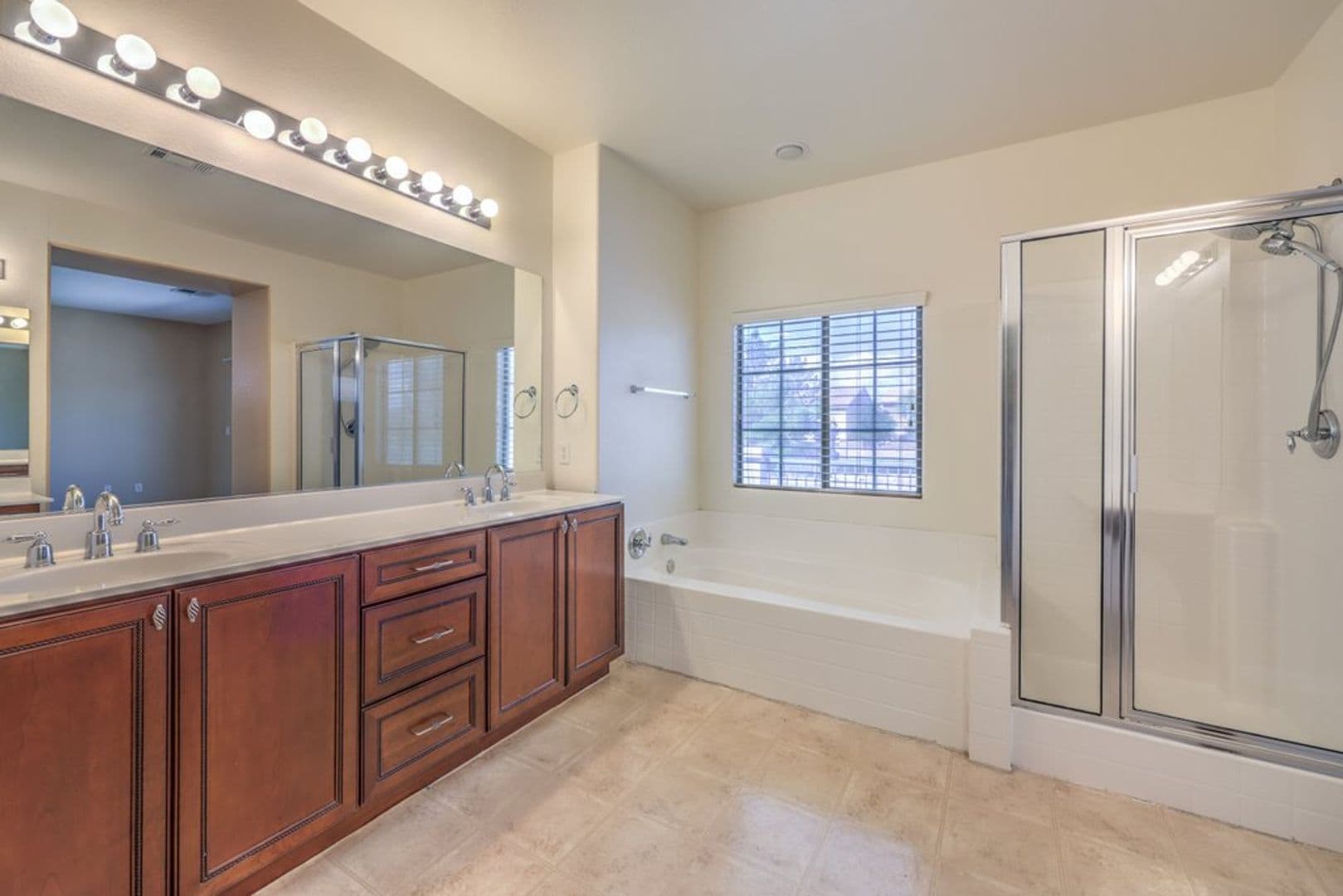 NORTH LAS VEGAS House: 8229 SAWMILL FALLS ST