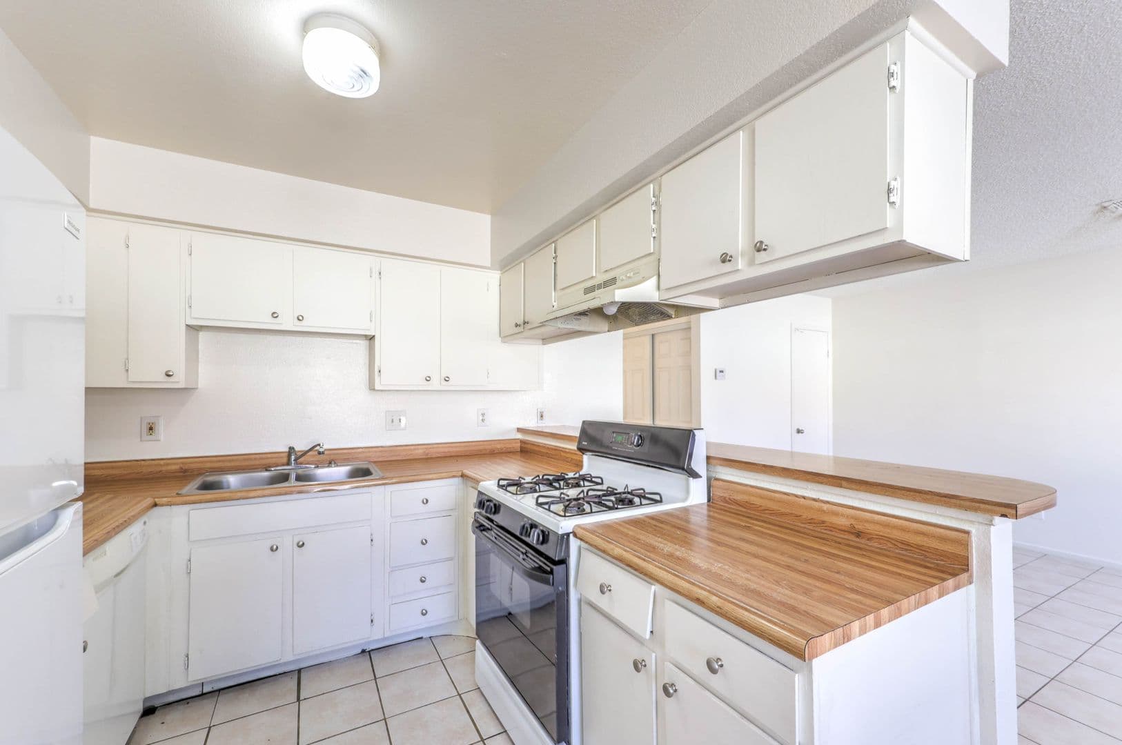 Las Vegas Apartment: 3109 N. Walnut Rd.