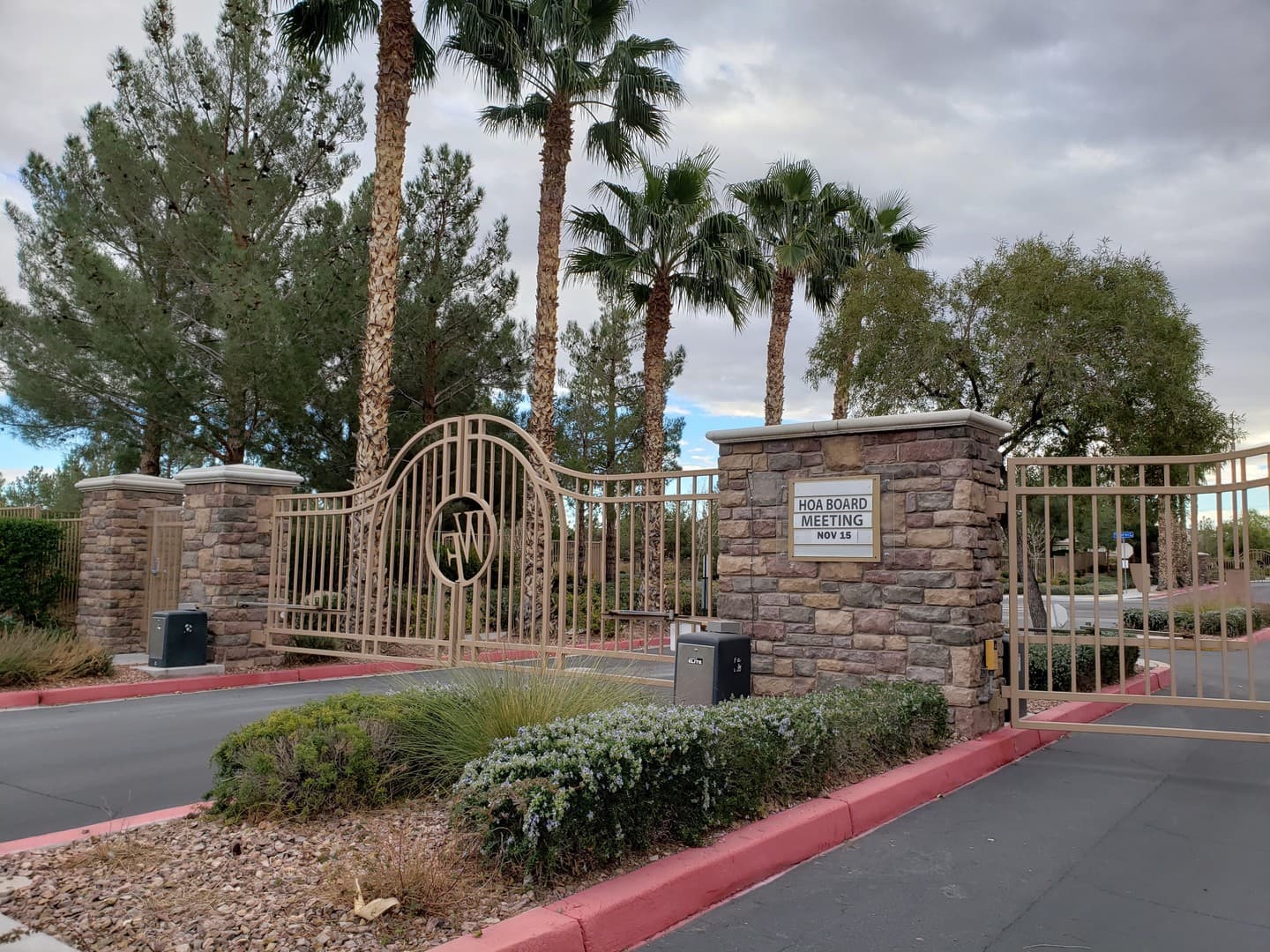 NORTH LAS VEGAS House: 8229 SAWMILL FALLS ST