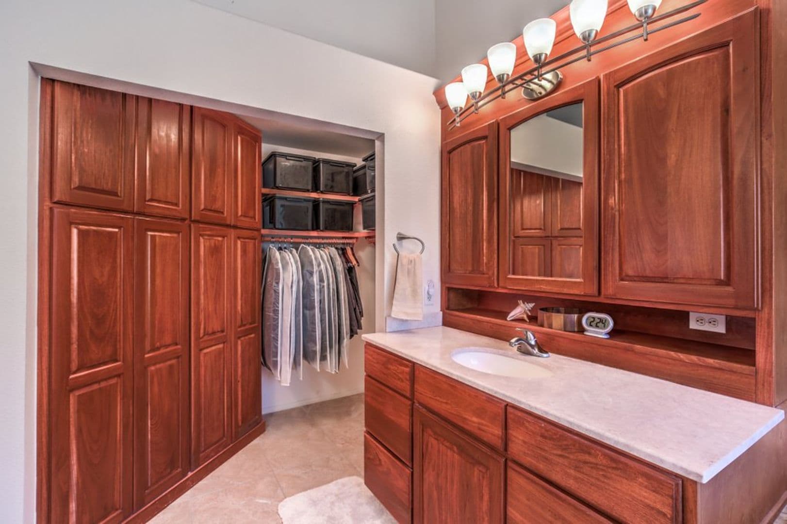 Henderson House: 2733 Bensonhurst Lane