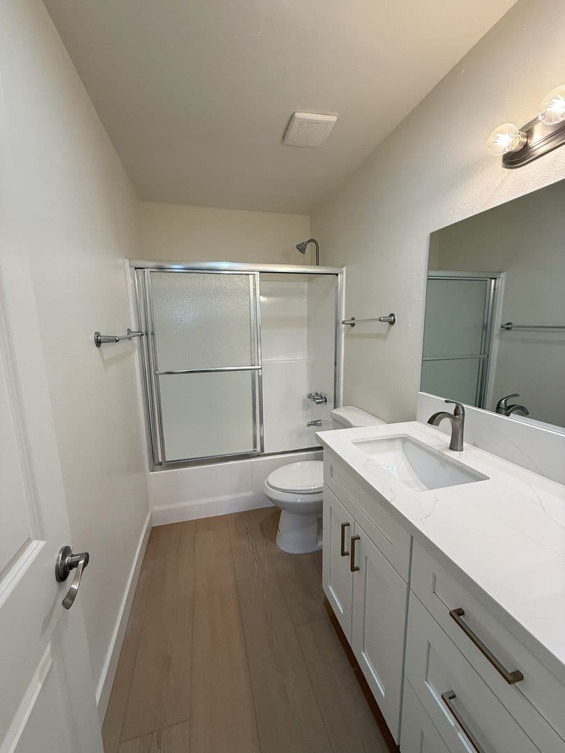 El Cajon Apartment: 565 W. Chase Avenue