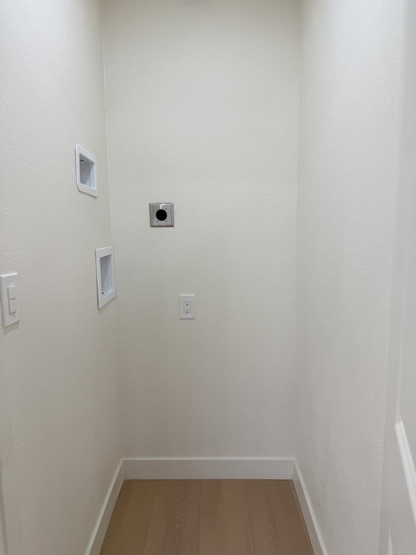 El Cajon Apartment: 565 W. Chase Avenue