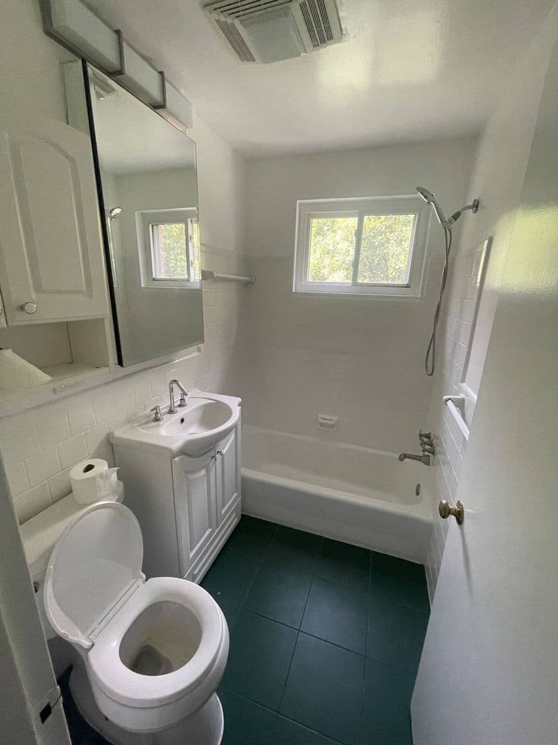 Washington House: 4114 Davis Place NW
