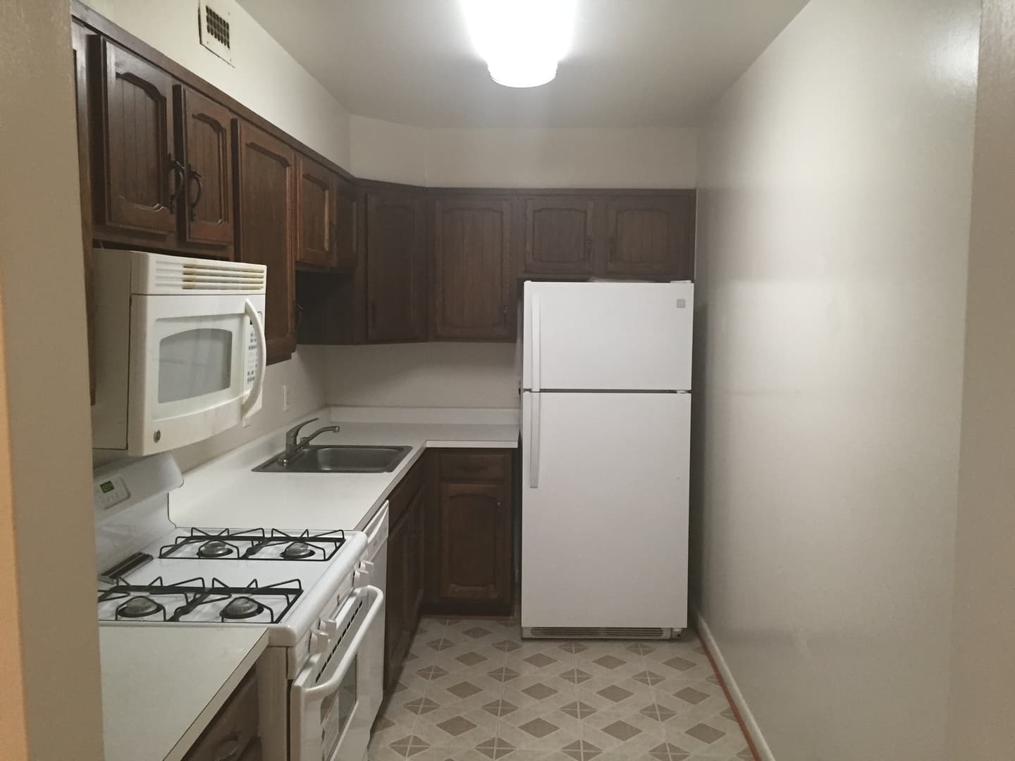 Bethesda House: 7400 Lakeview Dr.