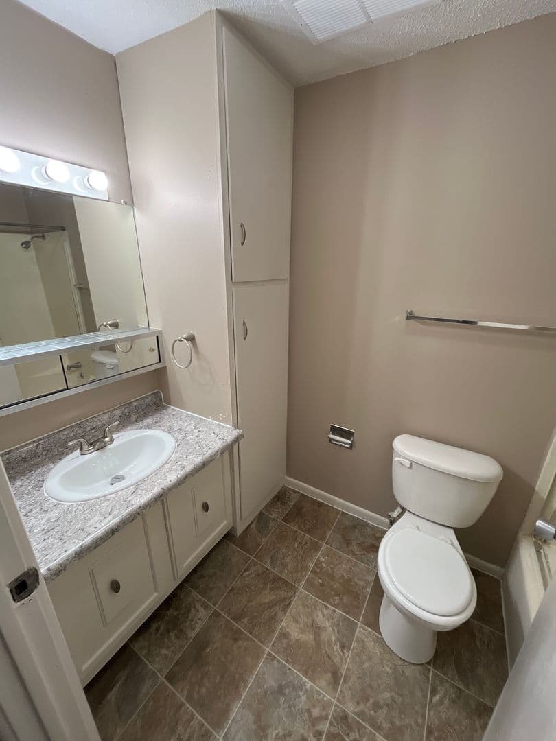 Omaha Apartment: 7525 Pierce Plaza