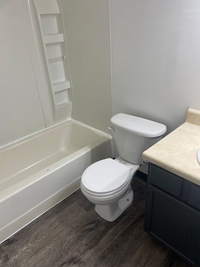 Bellevue Apartment: 910 Ginny Avenue