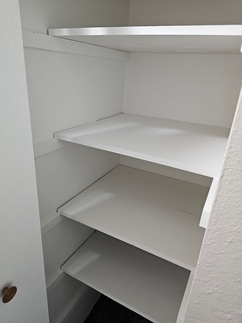 Bellevue Apartment: 910 Ginny Avenue