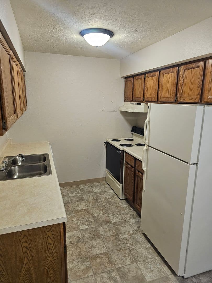 Bellevue Apartment: 910 Ginny Avenue