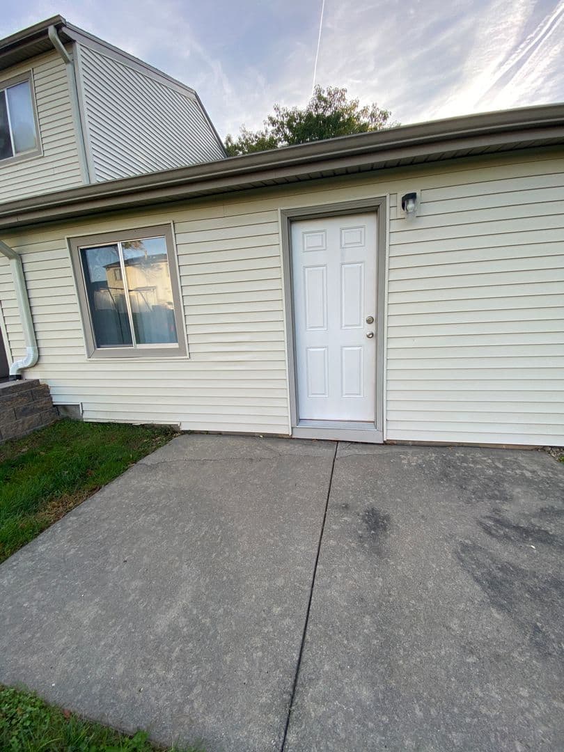 Bellevue Apartment: 2945 Biggs Plaza