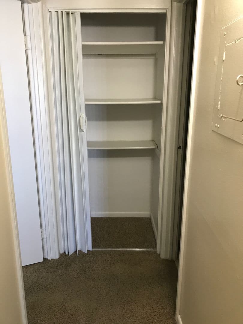 Omaha Apartment: 7525 Pierce Plaza