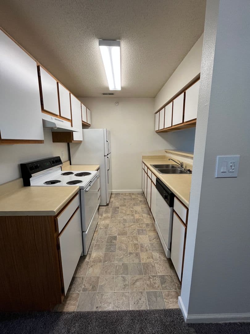 Lincoln Apartment: 3811 Baldwin Ave.