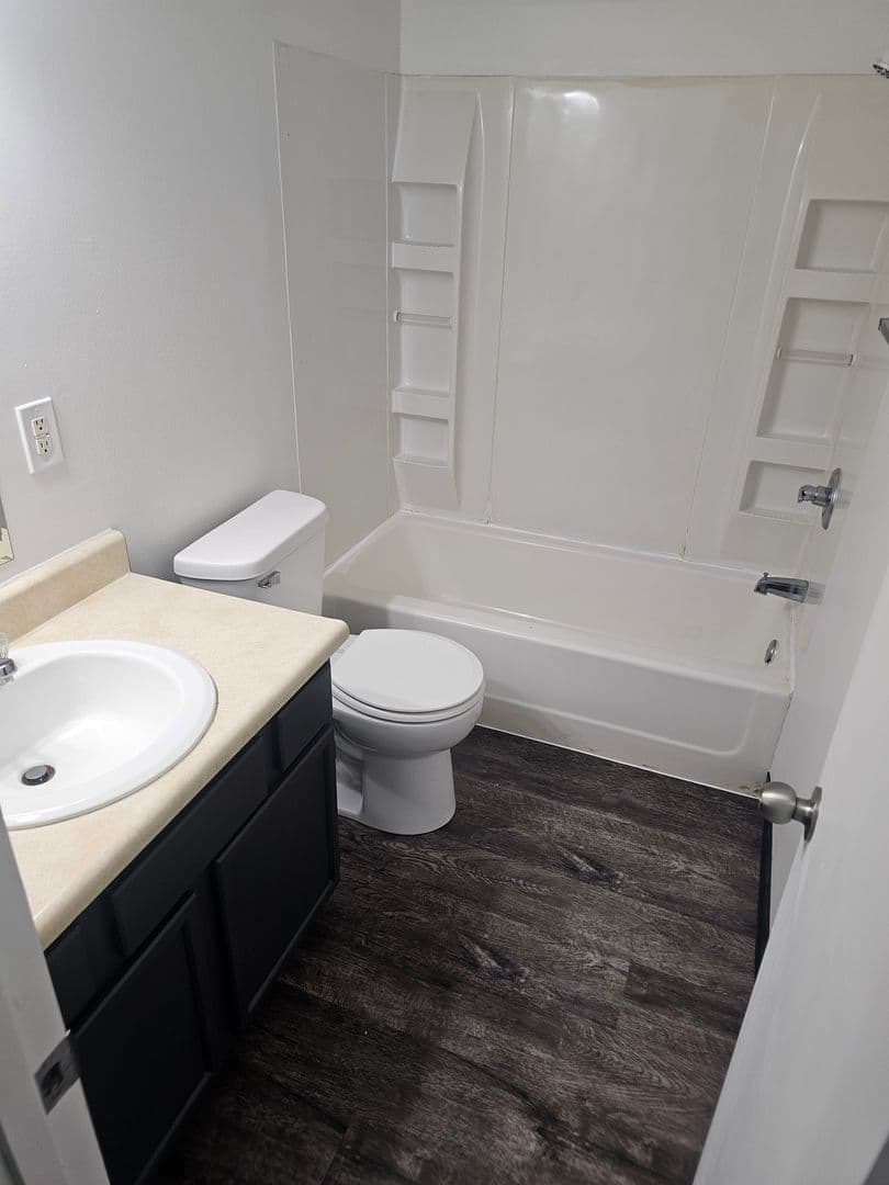 Bellevue Apartment: 910 Ginny Avenue