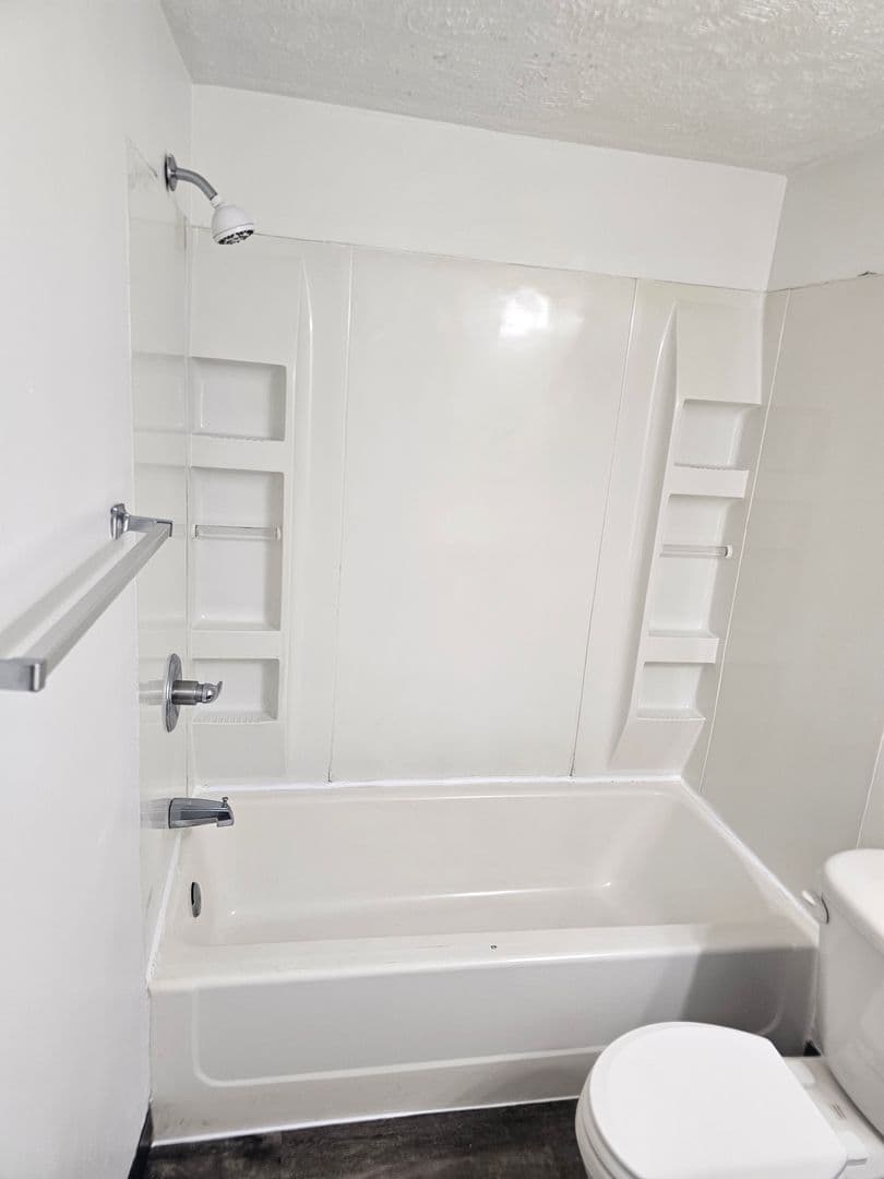 Bellevue Apartment: 910 Ginny Avenue