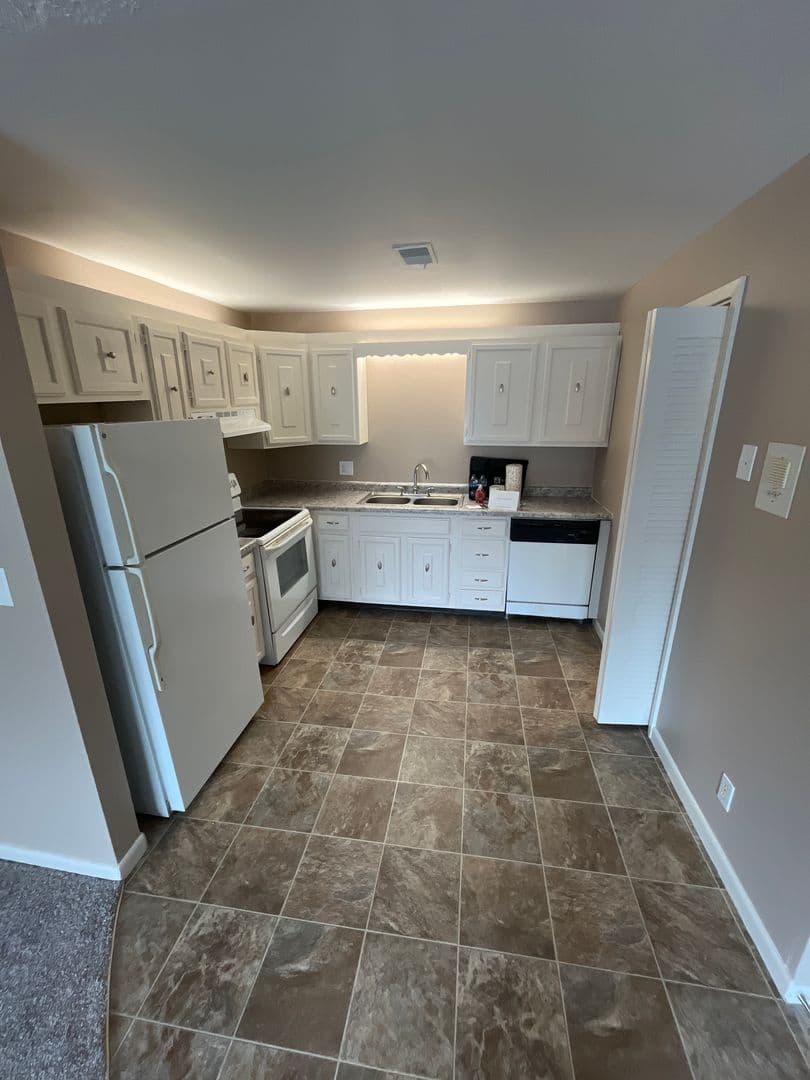 Omaha Apartment: 7525 Pierce Plaza