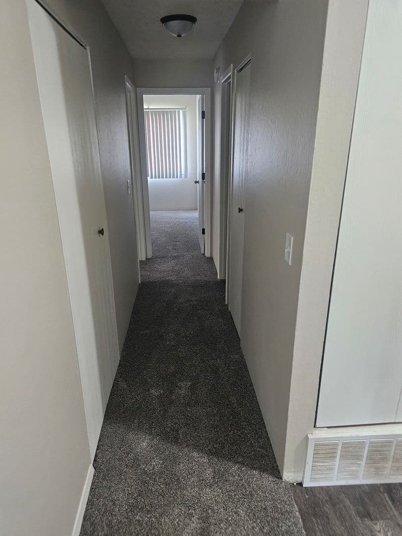 Bellevue Apartment: 910 Ginny Avenue