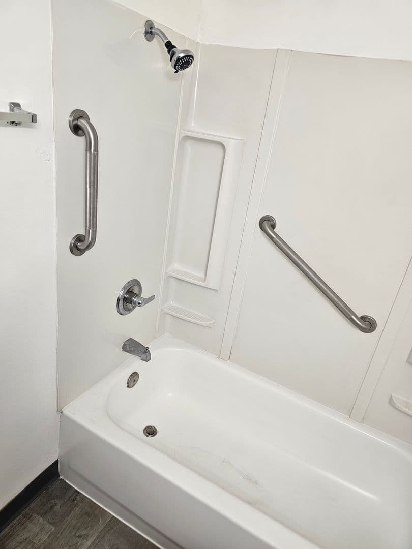 Bellevue Apartment: 910 Ginny Avenue