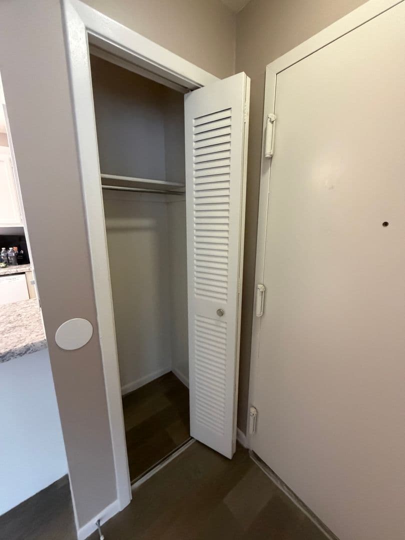 Omaha Apartment: 7525 Pierce Plaza