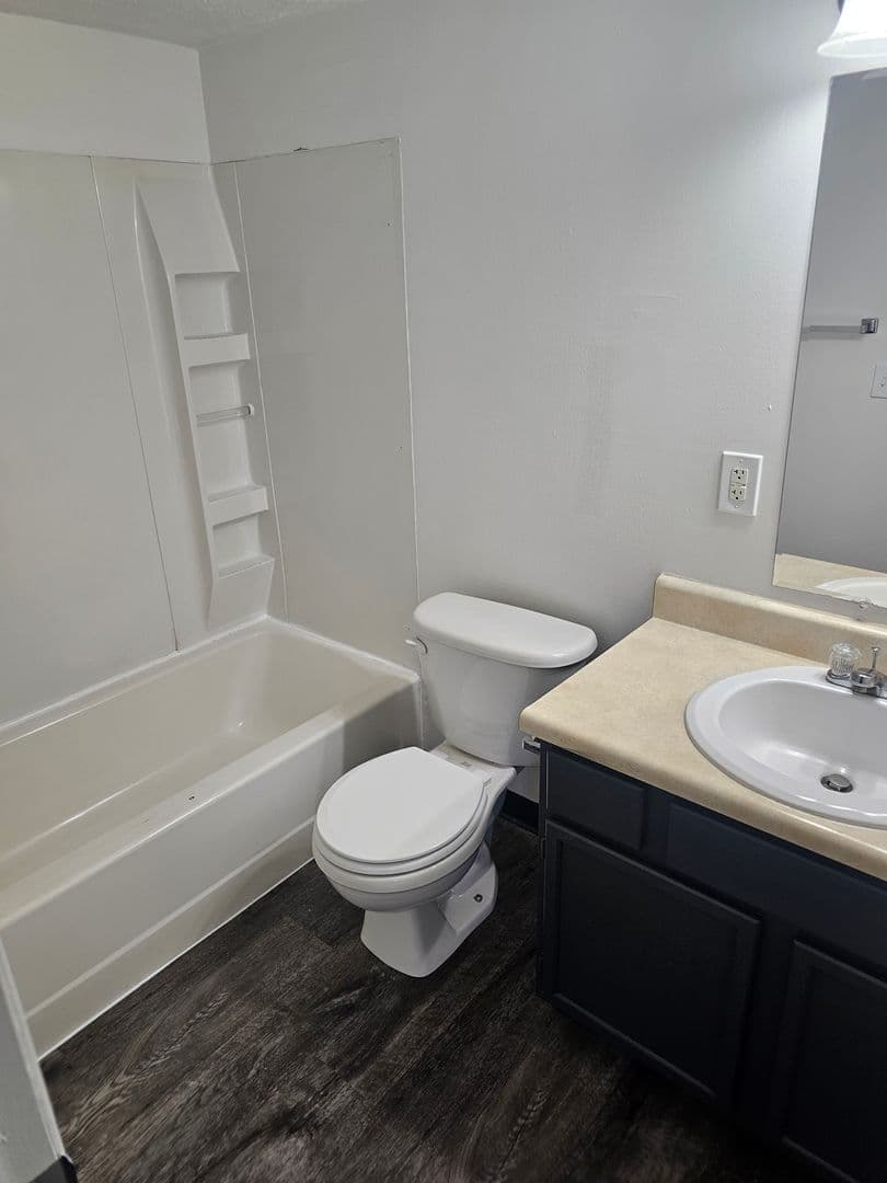 Bellevue Apartment: 910 Ginny Avenue