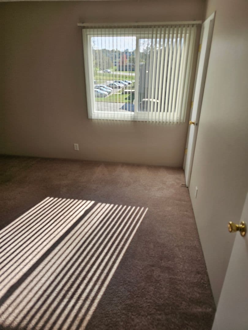 Bellevue Apartment: 910 Ginny Avenue