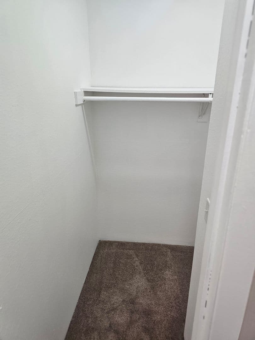 Bellevue Apartment: 910 Ginny Avenue