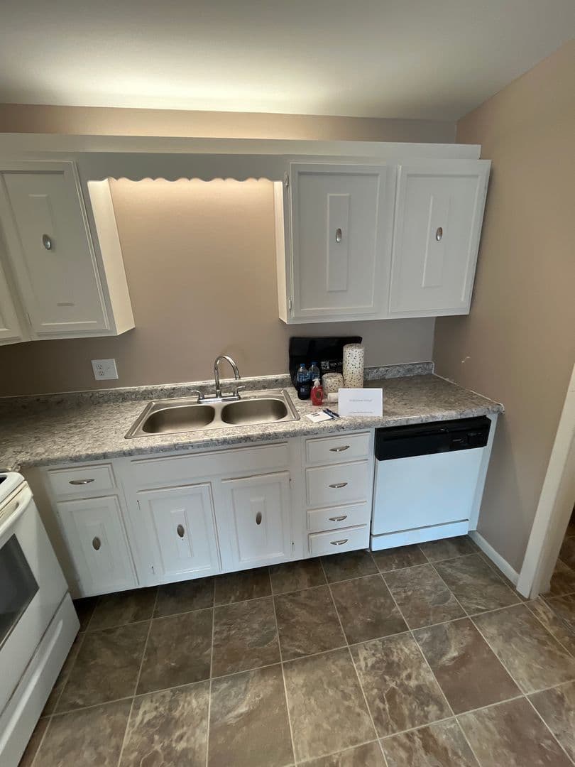 Omaha Apartment: 7525 Pierce Plaza