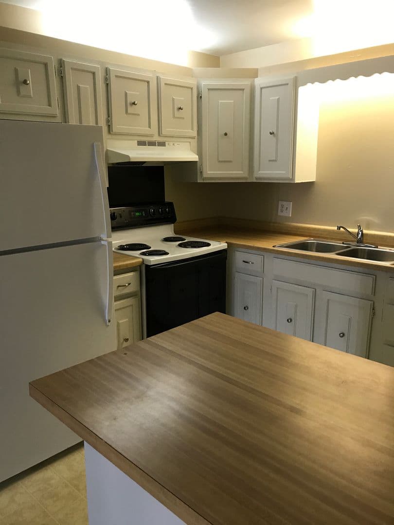 Omaha Apartment: 7525 Pierce Plaza