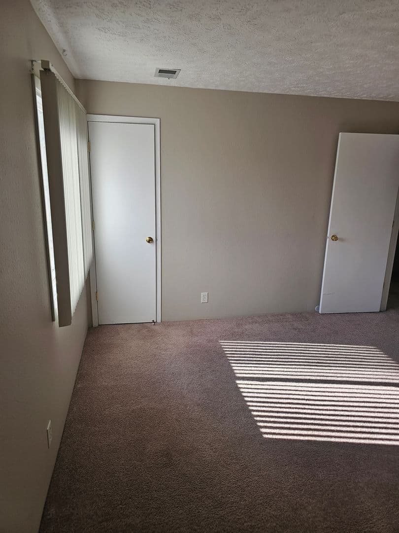 Bellevue Apartment: 910 Ginny Avenue