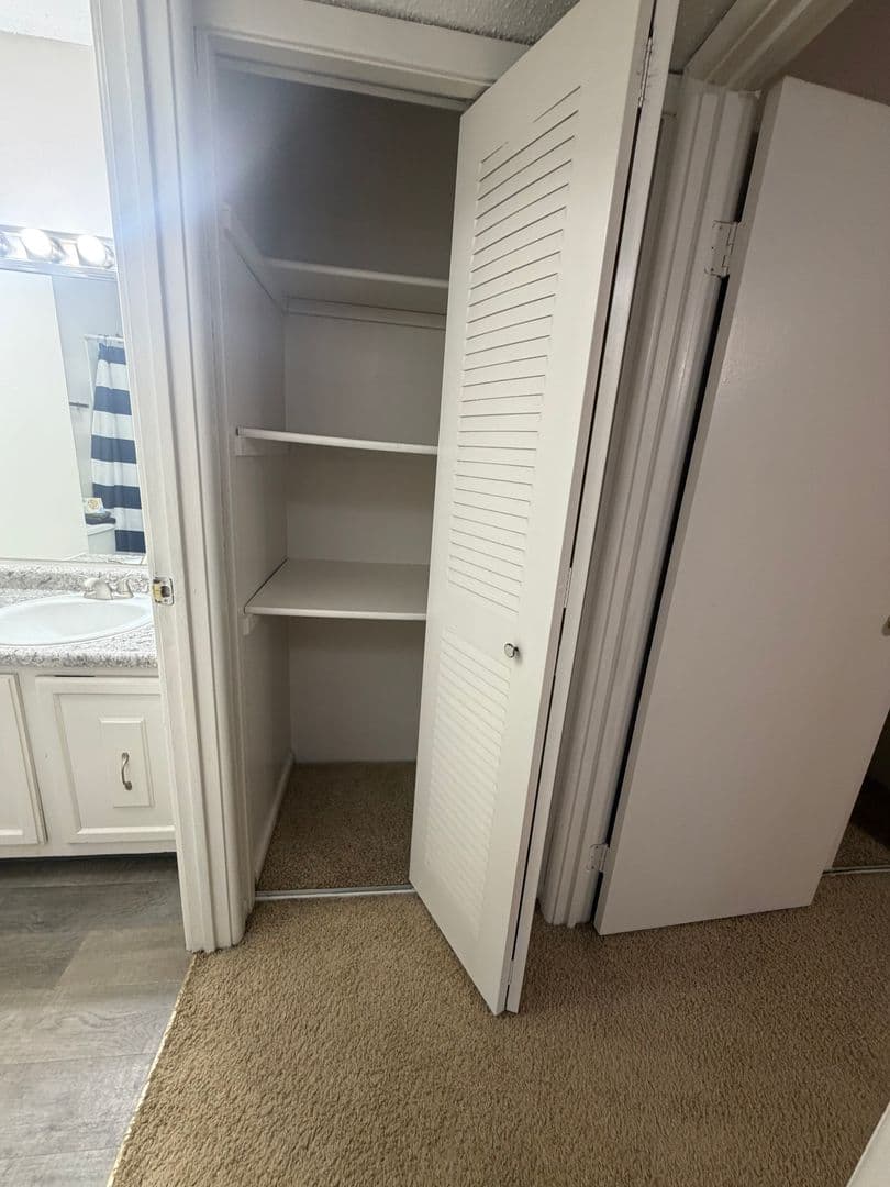 Omaha Apartment: 7525 Pierce Plaza