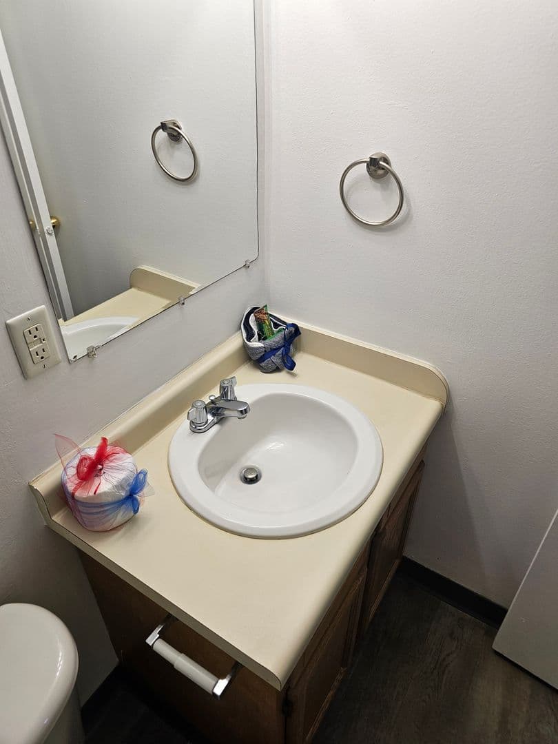 Bellevue Apartment: 910 Ginny Avenue