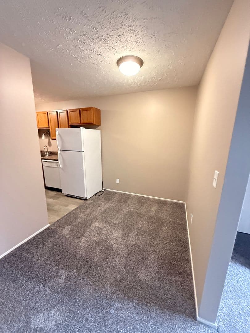 Bellevue Apartment: 2945 Biggs Plaza