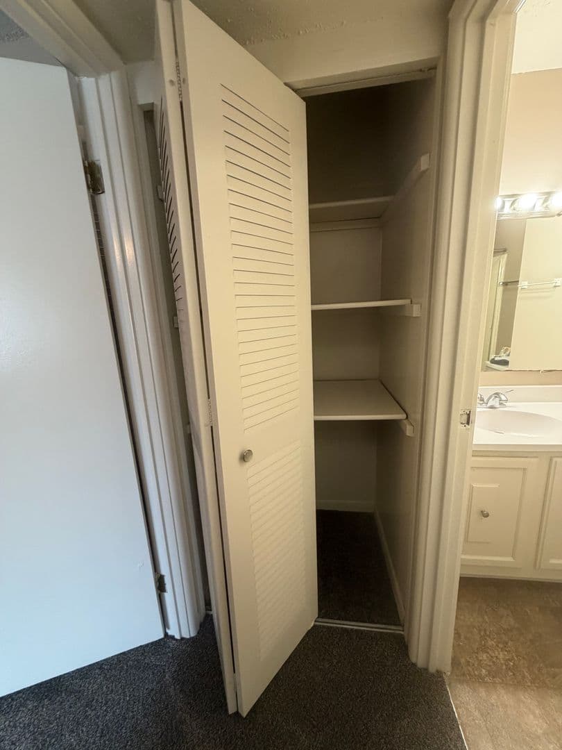 Omaha Apartment: 7525 Pierce Plaza