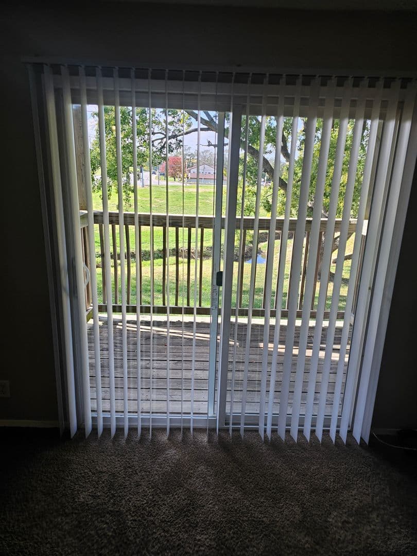 Bellevue Apartment: 910 Ginny Avenue