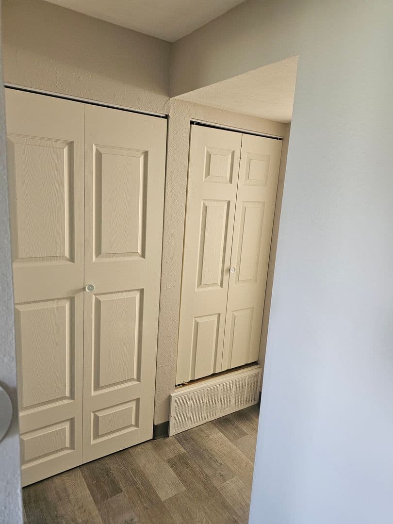 Bellevue Apartment: 910 Ginny Avenue