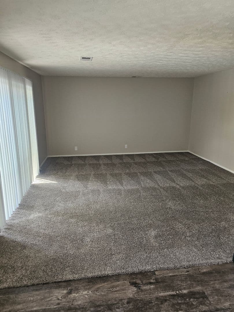 Bellevue Apartment: 910 Ginny Avenue