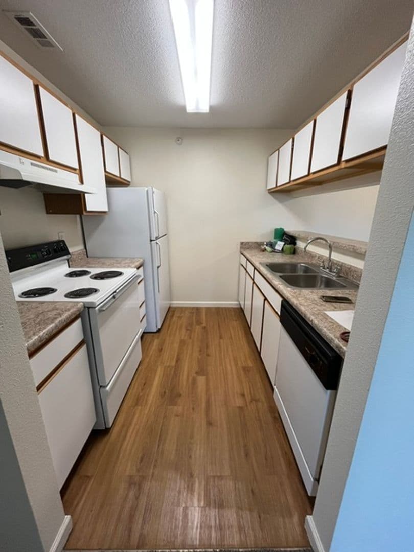 Lincoln Apartment: 3811 Baldwin Ave.