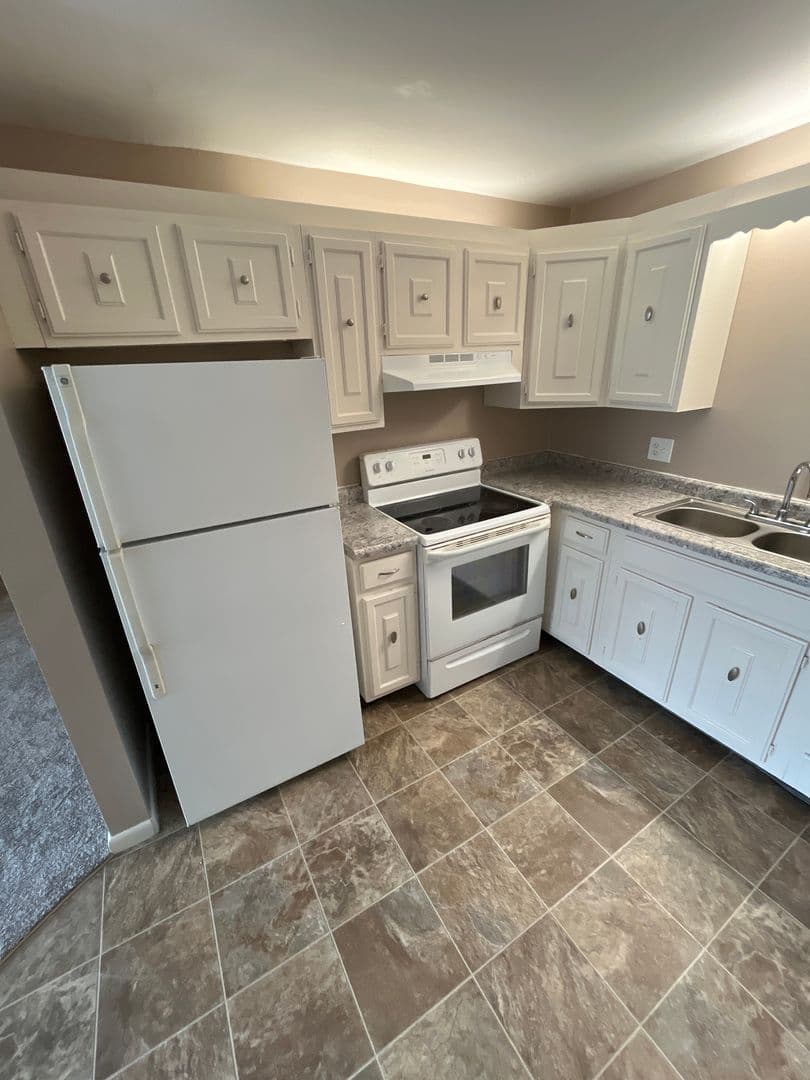 Omaha Apartment: 7525 Pierce Plaza