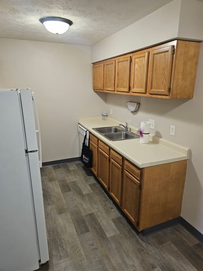 Bellevue Apartment: 910 Ginny Avenue