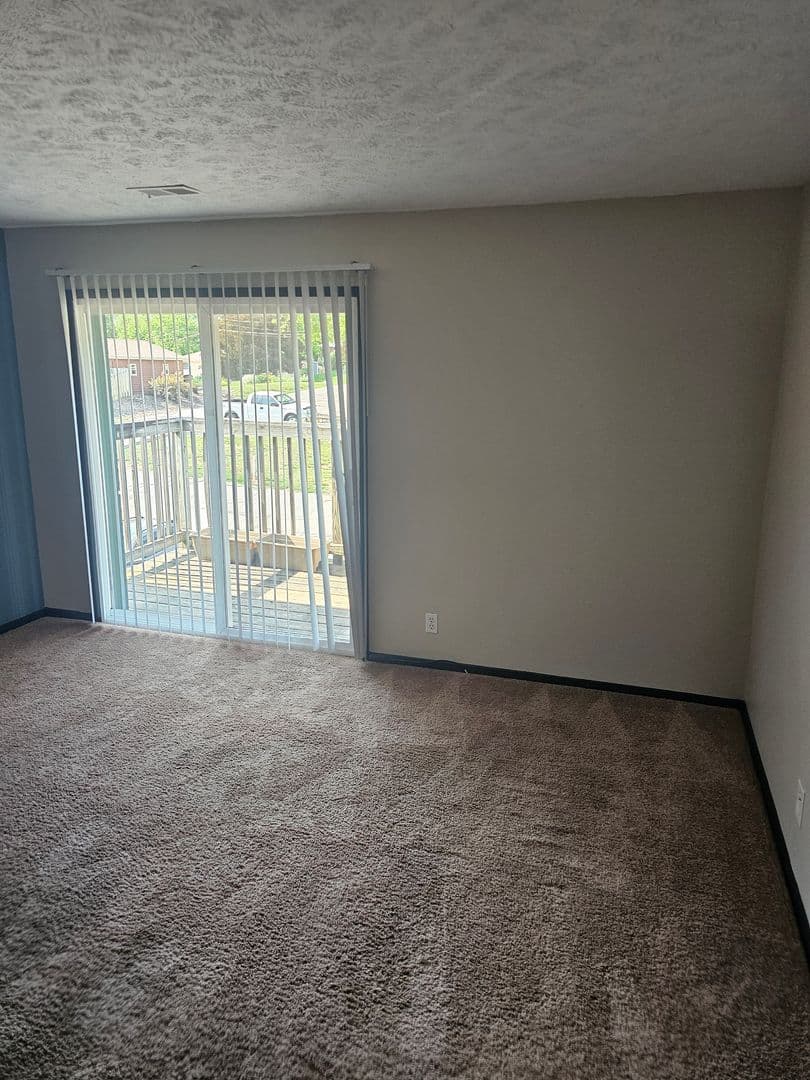 Bellevue Apartment: 910 Ginny Avenue