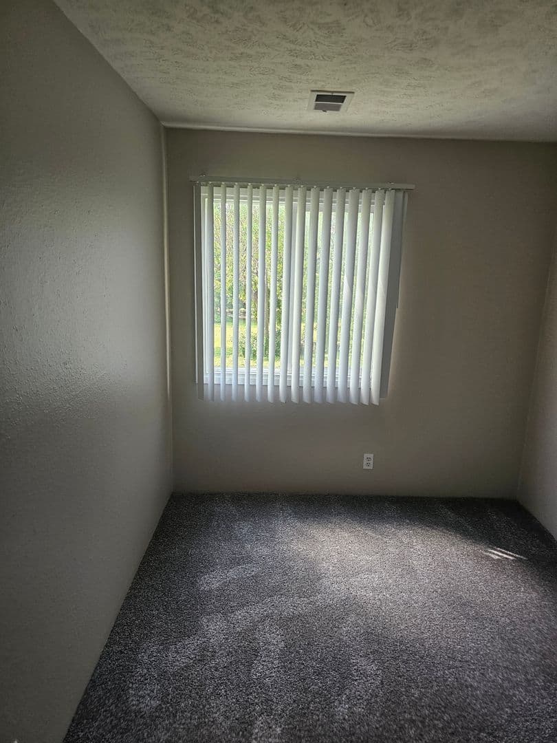 Bellevue Apartment: 910 Ginny Avenue